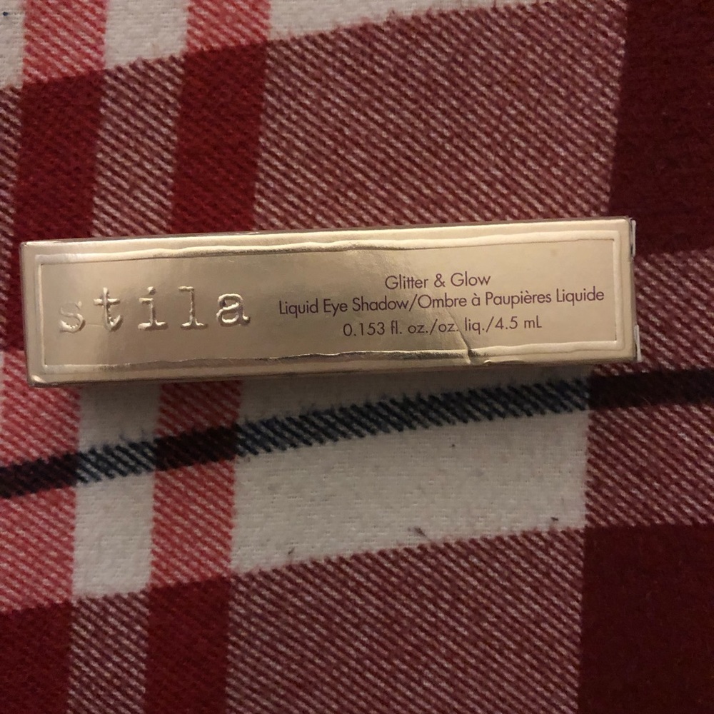 STILA
Glitter & Glow Liquid Eyeshadow